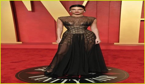 Photos from Inside Kendall & Kylie Jenner's Oscars 2023 Night